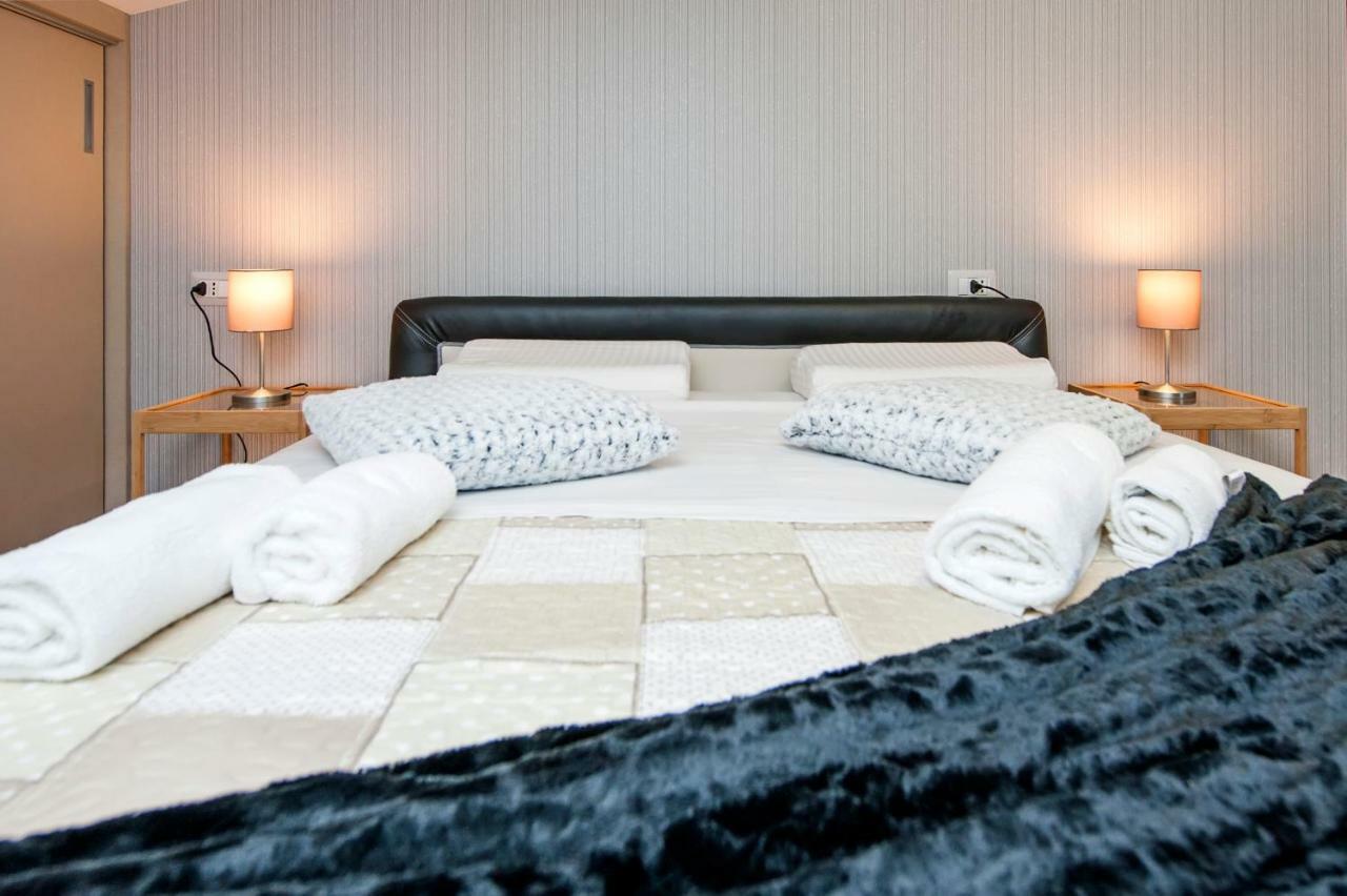 Lakovich Sea View Apartments Rovinj Bagian luar foto