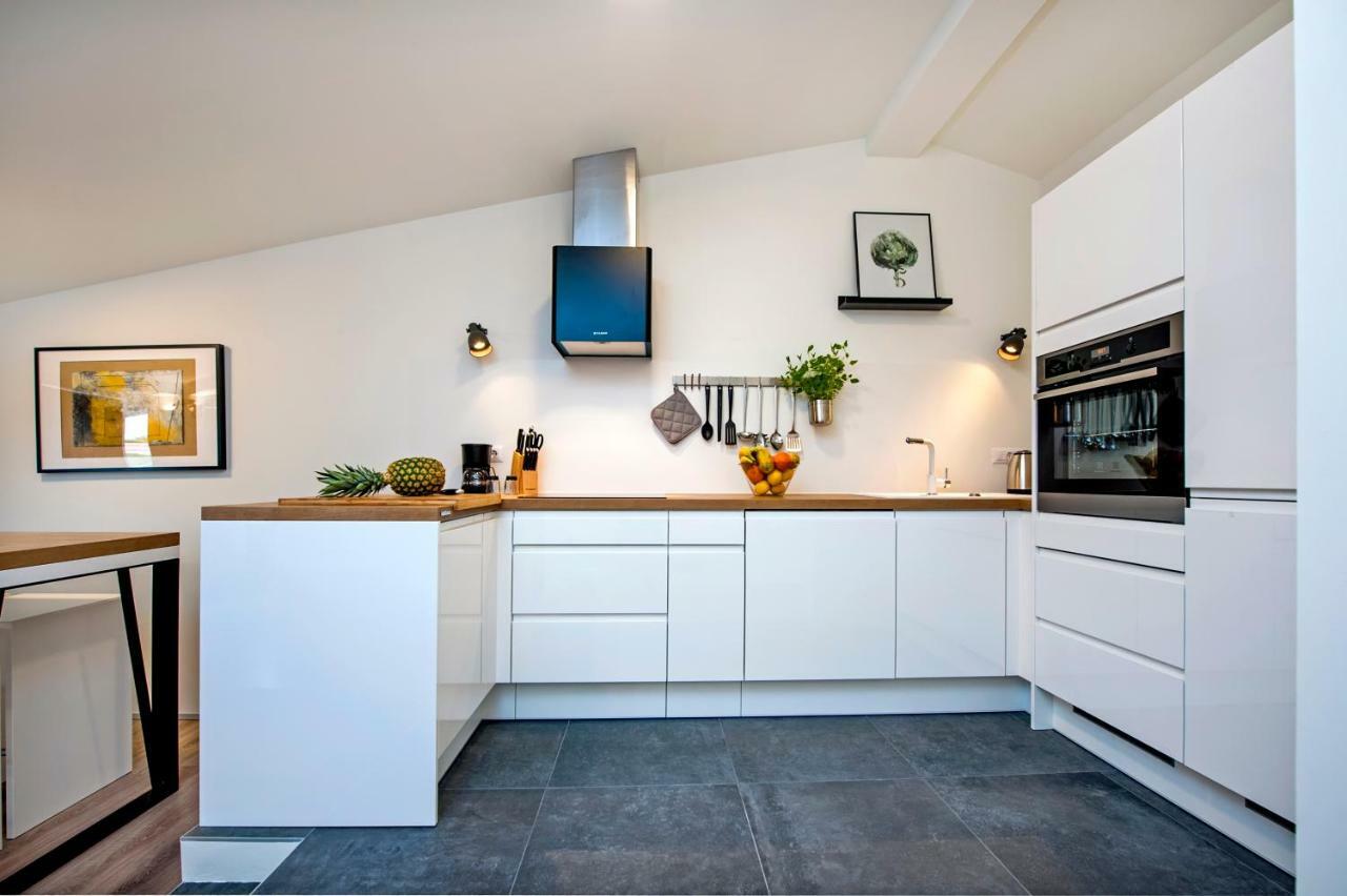 Lakovich Sea View Apartments Rovinj Bagian luar foto