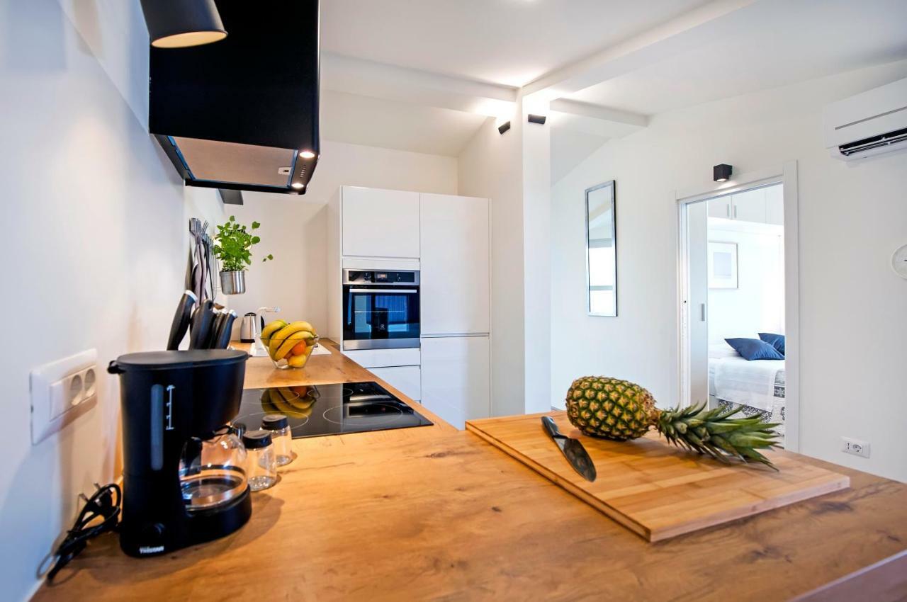 Lakovich Sea View Apartments Rovinj Bagian luar foto