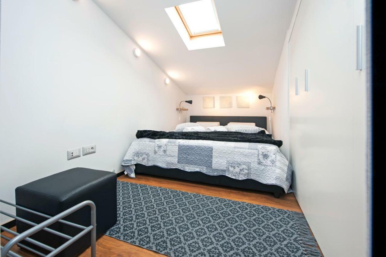 Lakovich Sea View Apartments Rovinj Bagian luar foto